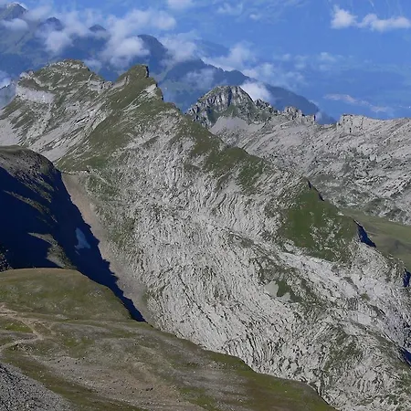 Berghaus Manndlenen- Weberhutte *